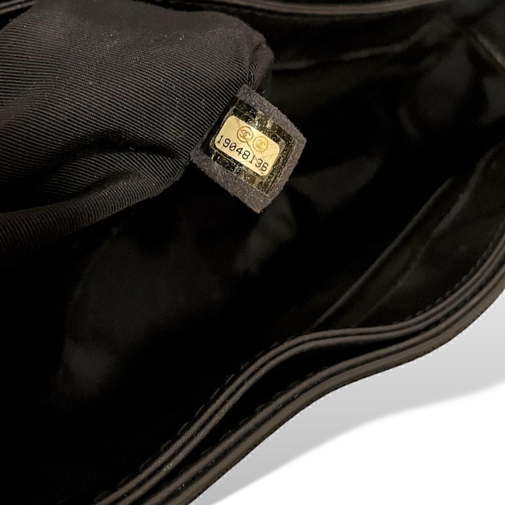 CHANEL Reverso Boy Flap Bag Patent Large in Midnight Blue - Picture 3 of 15